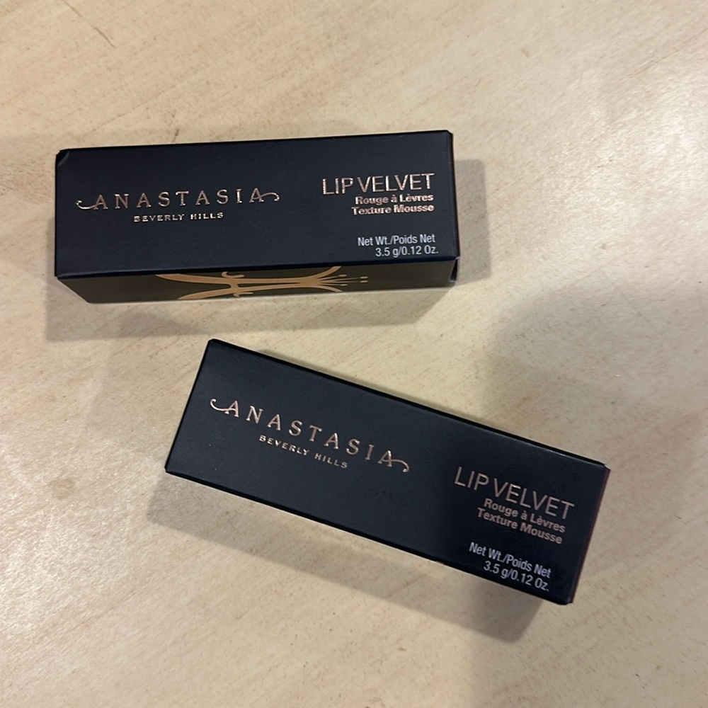 Anastasia lip velvet never used!
